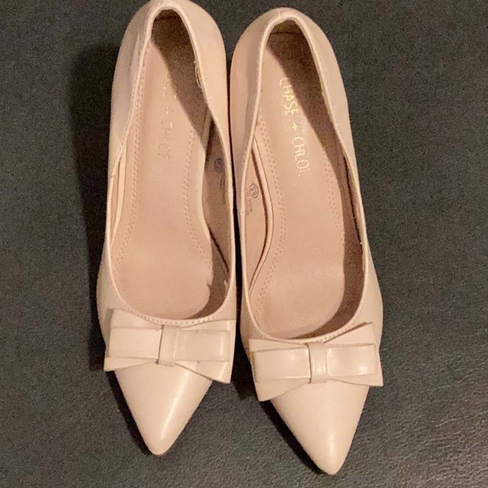 Chase + Chloe Size 6.5 Pointed Toe Bow Tie Heel